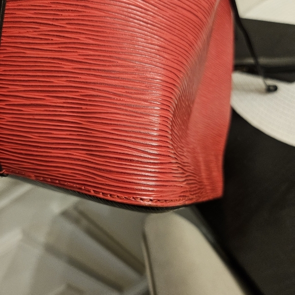 Louis Vuitton Epi Noe Red Bucket Bag - Picture 6 of 15